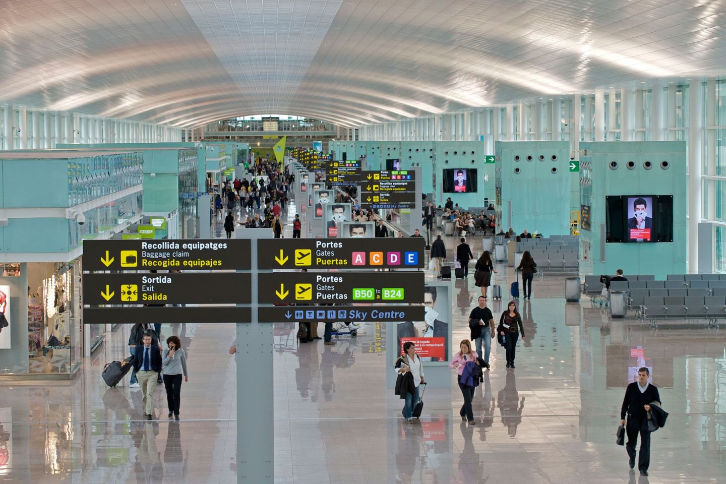 Noleggio Tesla all'aeroporto di Barcellona El Prat - Prenota online