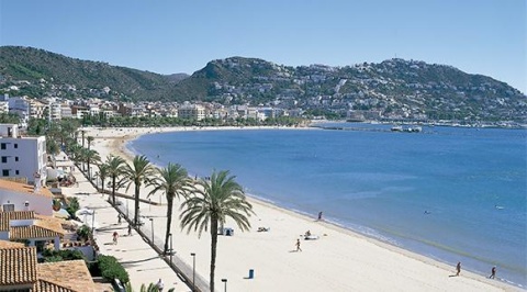 Roses, long beaches and good restaurants
