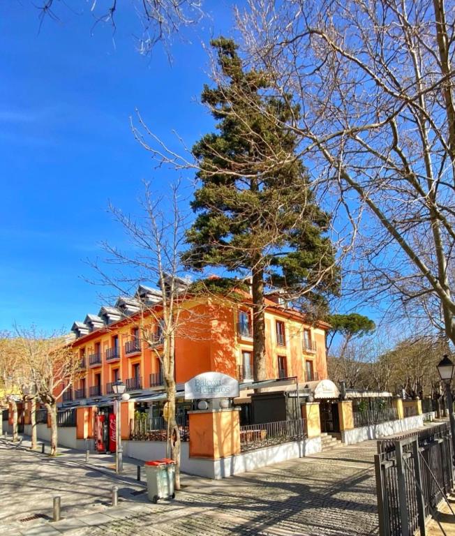 Hôtels à San Lorenzo De El Escorial avec chargeurs pour voitures électriques