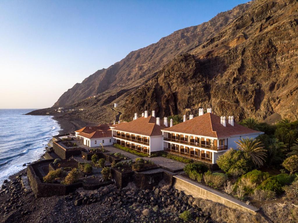 Hoteles en Valverde Del Hierro con cargadores para coches eléctricos