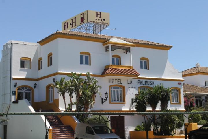 Hoteles en El Picacho con cargadores para coches eléctricos