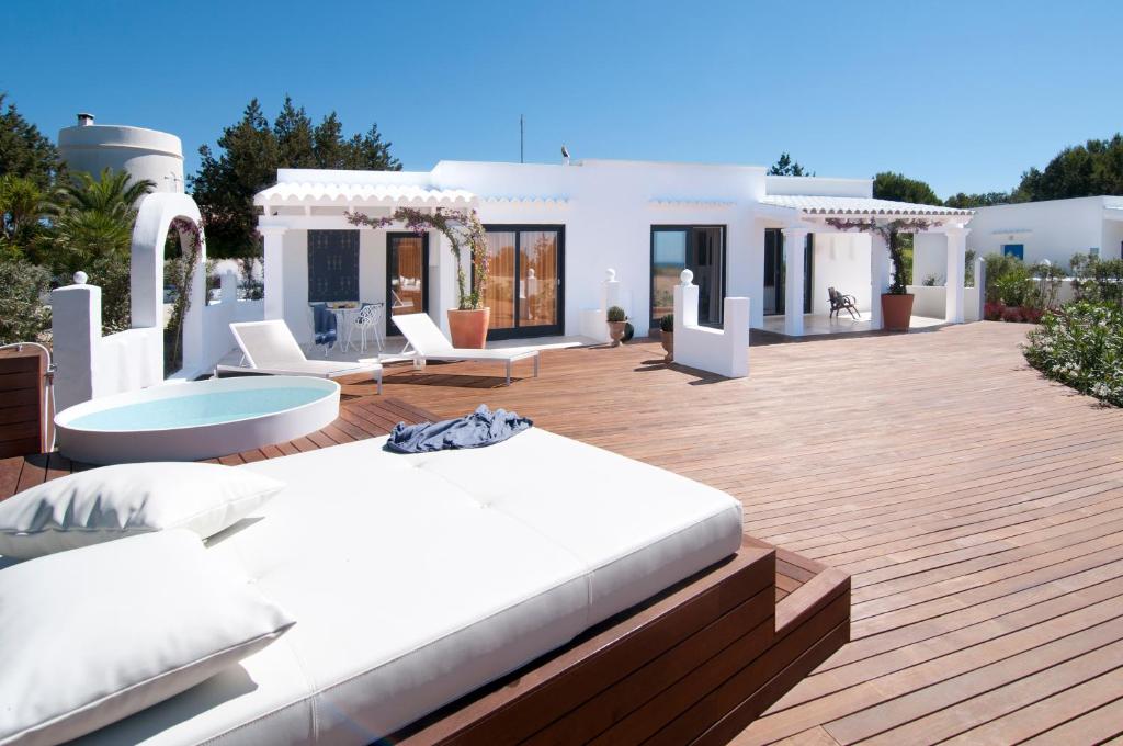 Hoteles en Sant Francesc De Formentera con cargadores para coches eléctricos