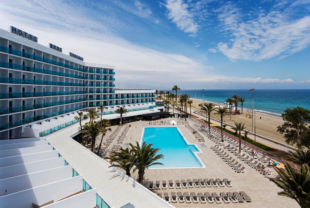 Hoteles en Urbanizacion Roquetas De Mar con cargadores para coches eléctricos