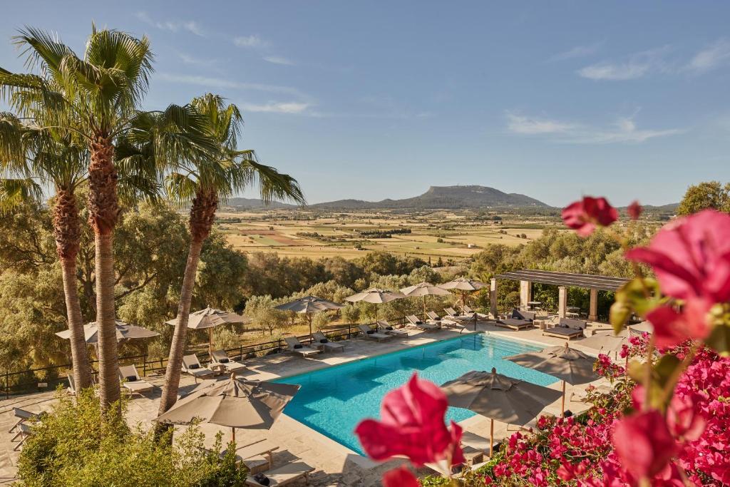 Hotels in Montuiri with chargers for electric cars
