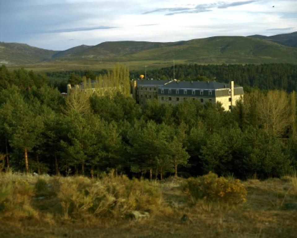 Hoteles en Navarredonda De Gredos con cargadores para coches eléctricos