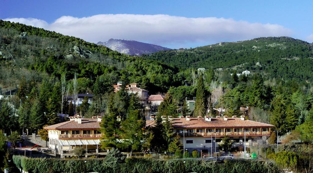 Hôtels à Pueblo Navacerrada avec chargeurs pour voitures électriques