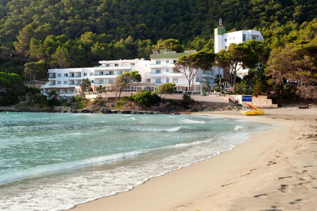 Hoteles en Santa Eularia Des Riu con cargadores para coches eléctricos