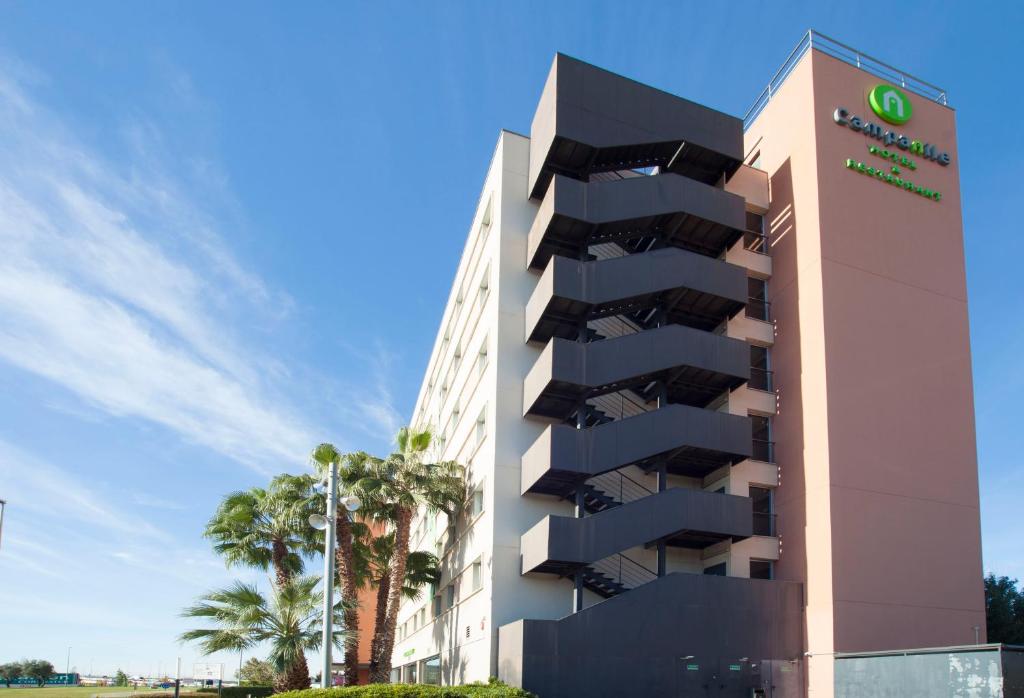 Hoteles en Cornella De Llobregat con cargadores para coches eléctricos