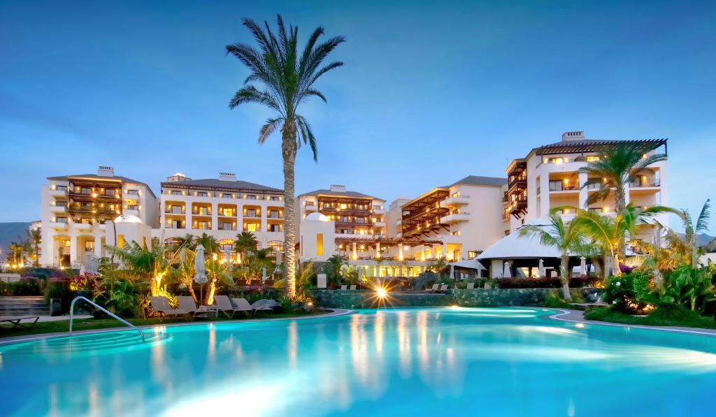 Hoteles en Costa Adeje con cargadores para coches eléctricos