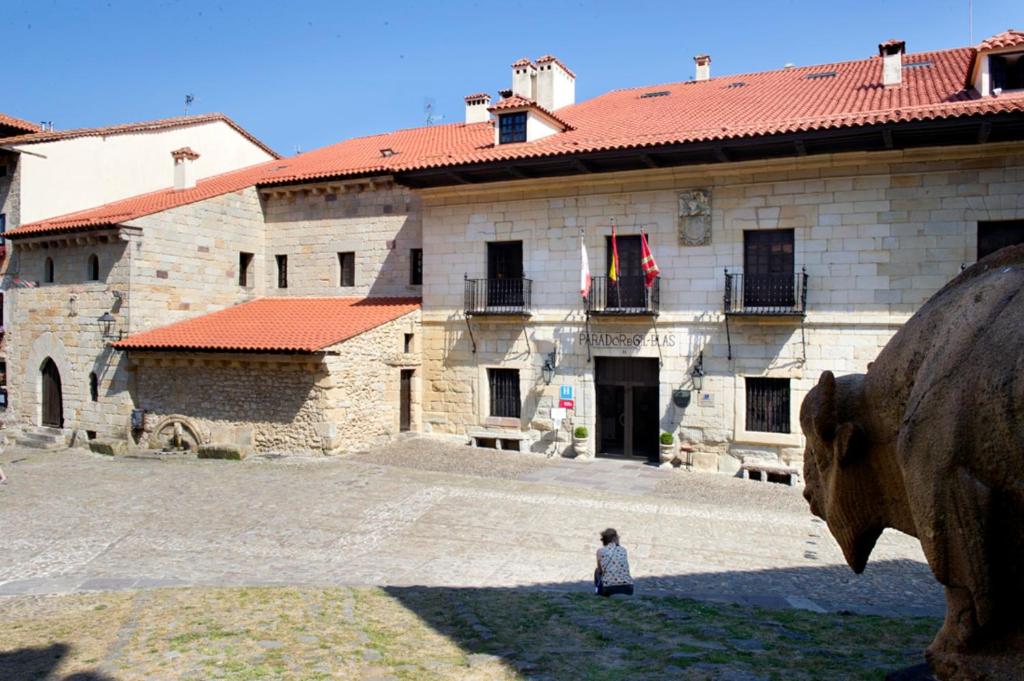 Hôtels à Santillana Del Mar avec chargeurs pour voitures électriques