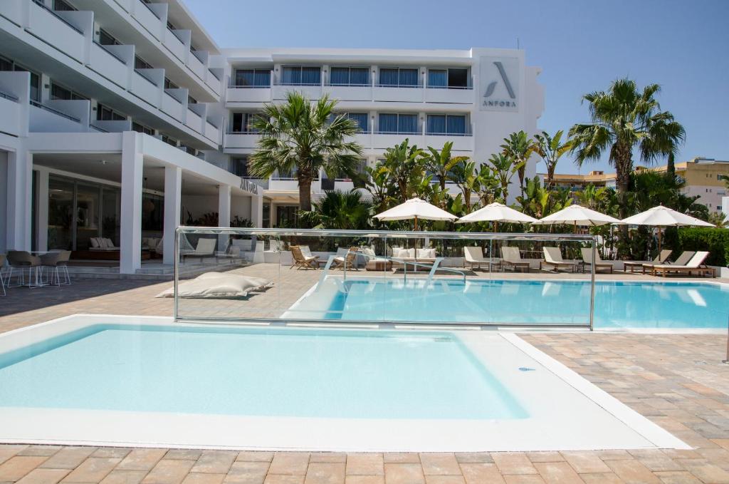 Hoteles en Santa Eularia Des Riu con cargadores para coches eléctricos
