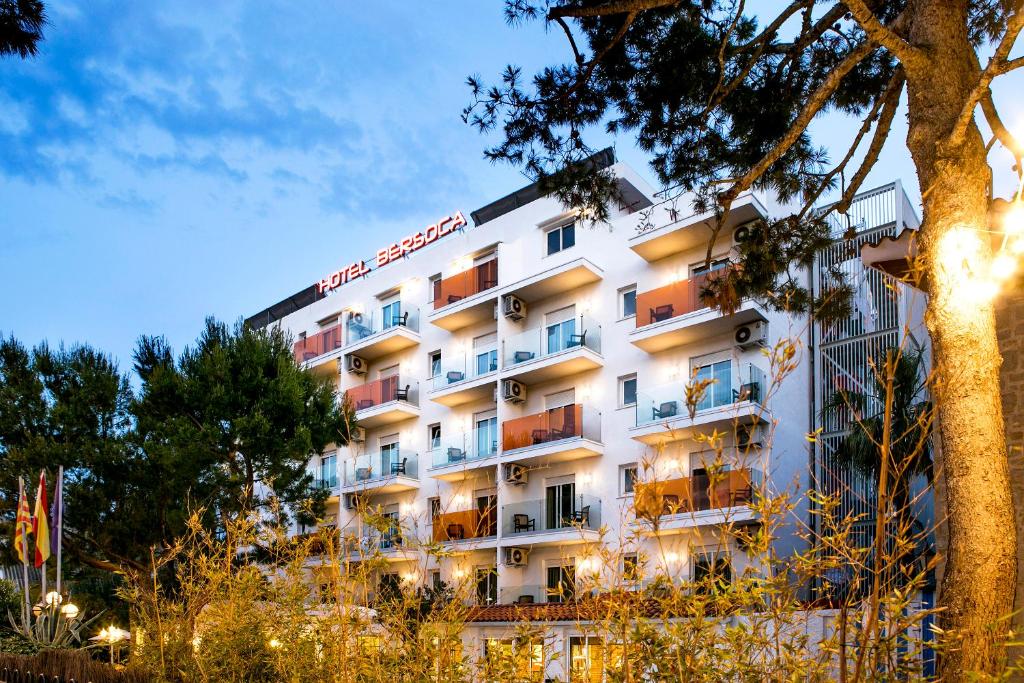 Hôtels à BenicÀssim avec chargeurs pour voitures électriques
