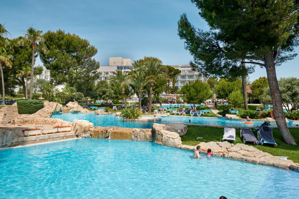 Hotels in Son Baulo with chargers for electric cars