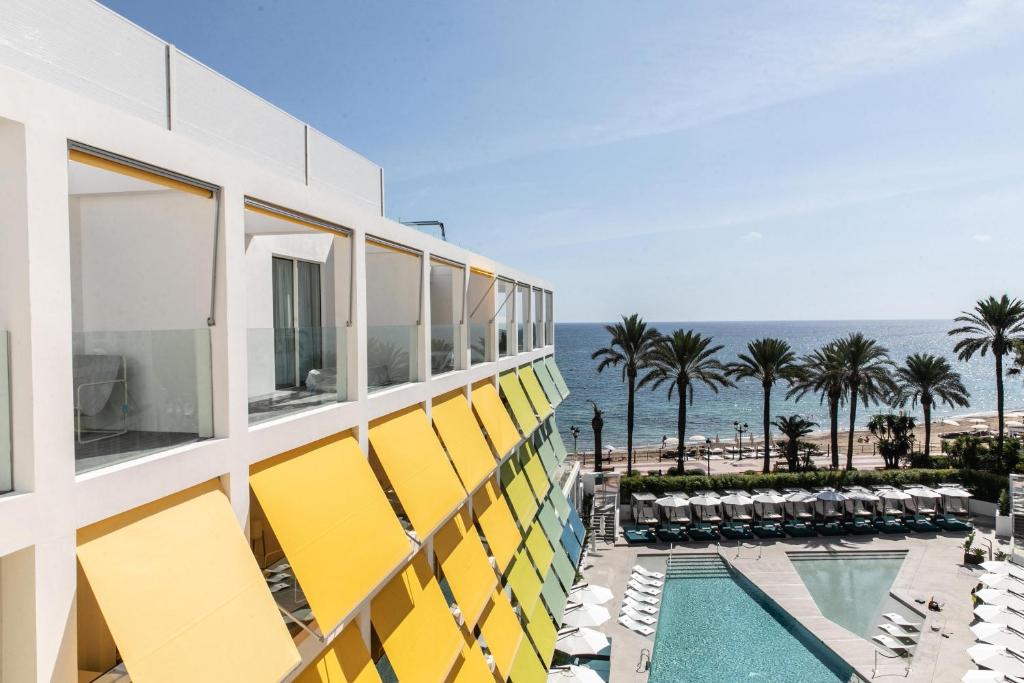 Hoteles en Santa Eularia Des Riu con cargadores para coches eléctricos