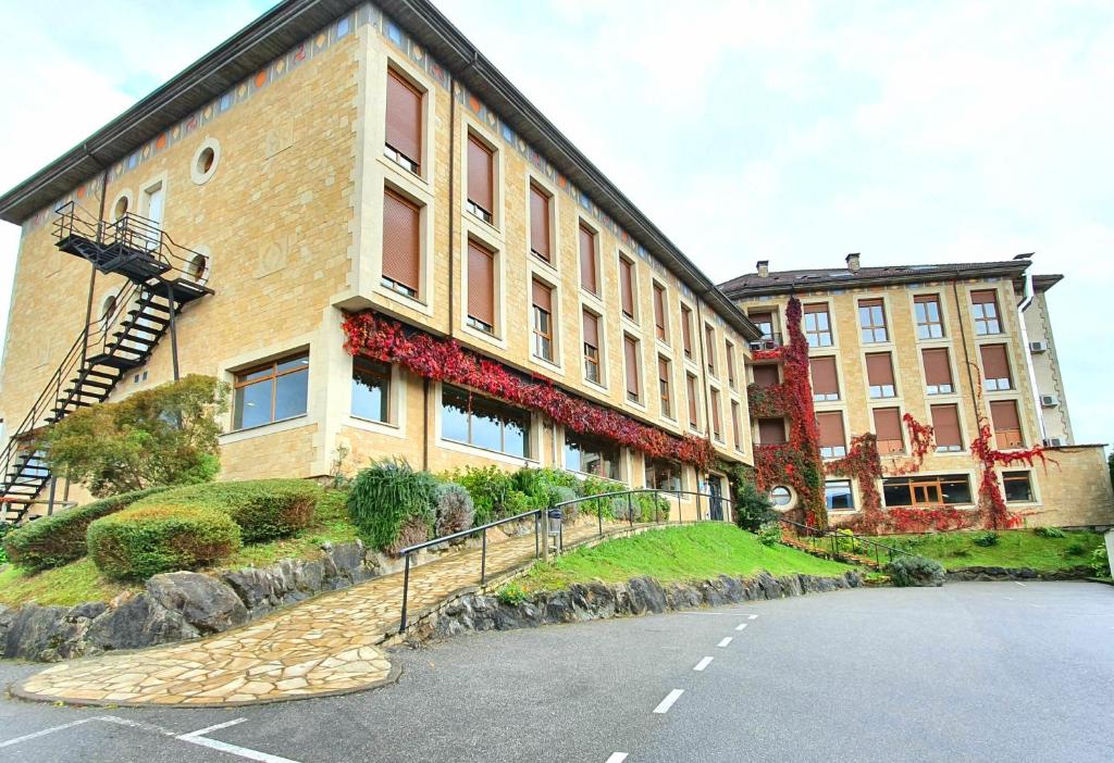 Hoteles en Santianes Del Terron con cargadores para coches eléctricos
