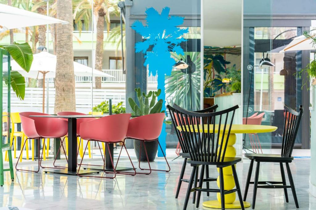 Hoteles en Urbanizacion Sonneland con cargadores para coches eléctricos