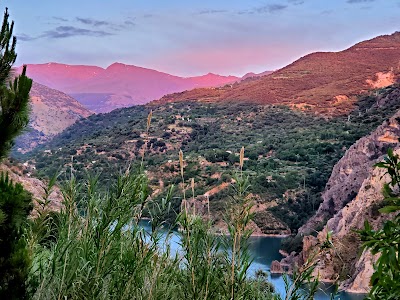 Hoteles en Guejar Sierra con cargadores para coches eléctricos