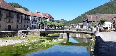 Hôtels à Ochagavia avec chargeurs pour voitures électriques