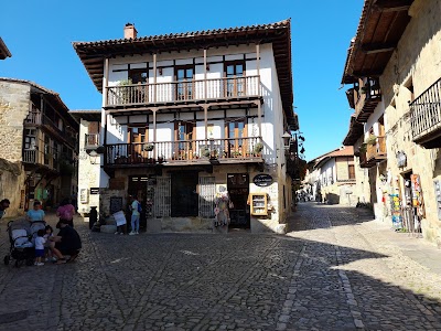 Hôtels à Santillana Del Mar avec chargeurs pour voitures électriques