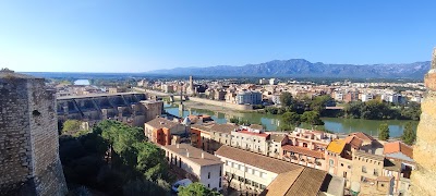 Hôtels à Tortosa avec chargeurs pour voitures électriques